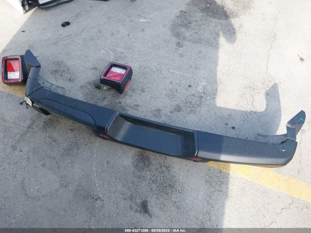 1C4HJXDGXJW164435 Jeep Wrangler Unlimited Sport S 4x4