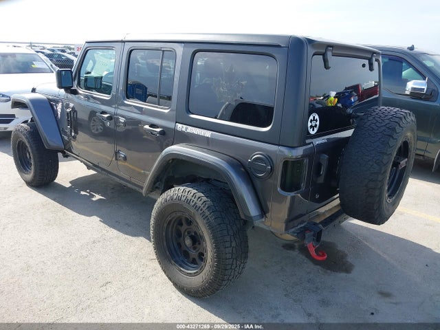 1C4HJXDGXJW164435 Jeep Wrangler Unlimited Sport S 4x4