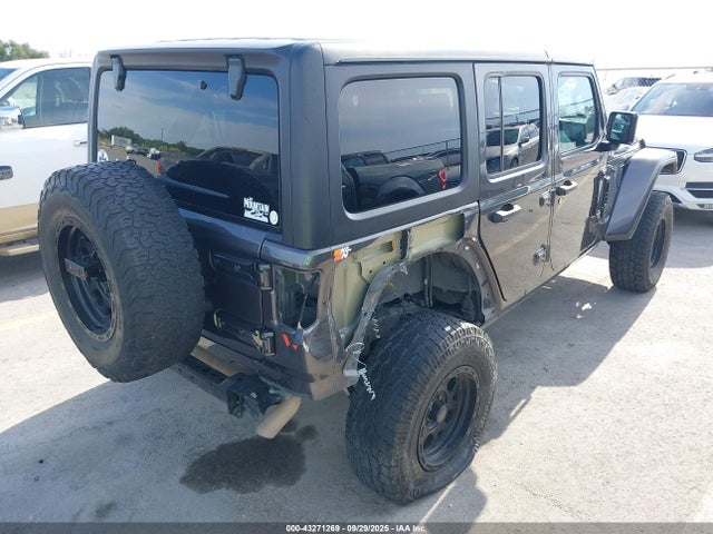 1C4HJXDGXJW164435 Jeep Wrangler Unlimited Sport S 4x4
