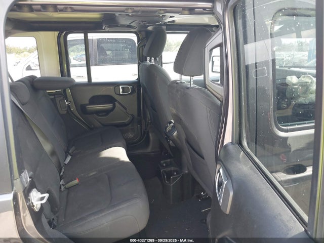 1C4HJXDGXJW164435 Jeep Wrangler Unlimited Sport S 4x4