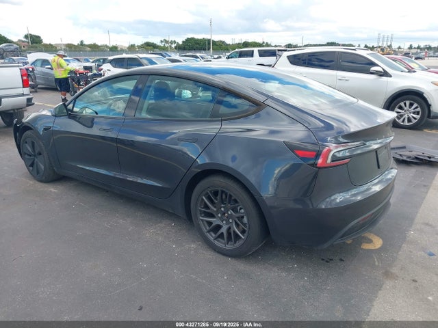 2025 TESLA MODEL 3 5YJ3E1EA4SF924287 Photo 2