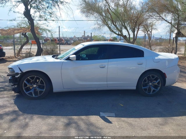 2C3CDXHG8FH827197 Dodge 2015