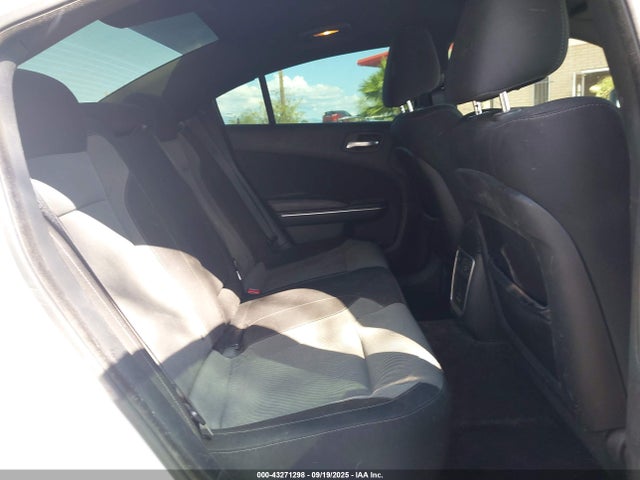 2C3CDXHG8FH827197 Dodge 2015