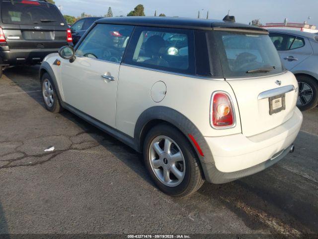 2009 MINI COOPER WMWMF33589TW77461 Photo 2