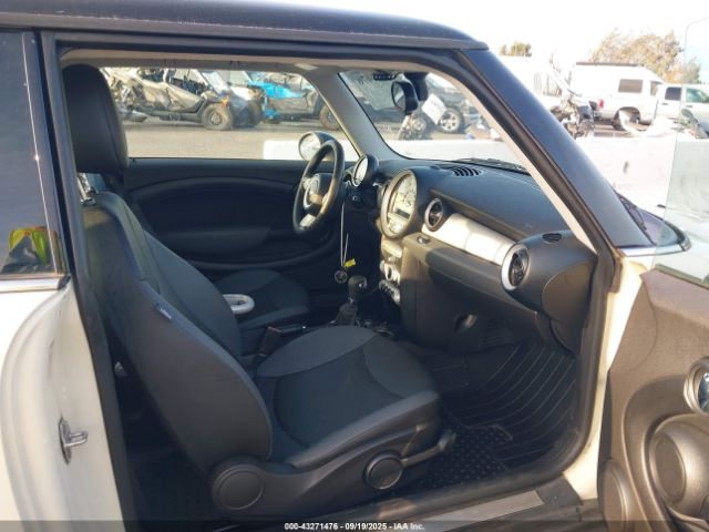 2009 MINI COOPER WMWMF33589TW77461 Photo 4