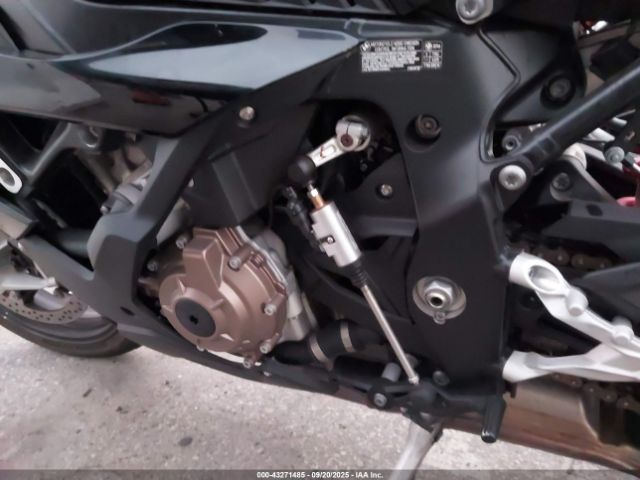 2022 BMW S 1000 WB10E2306N6F78875 Photo 8