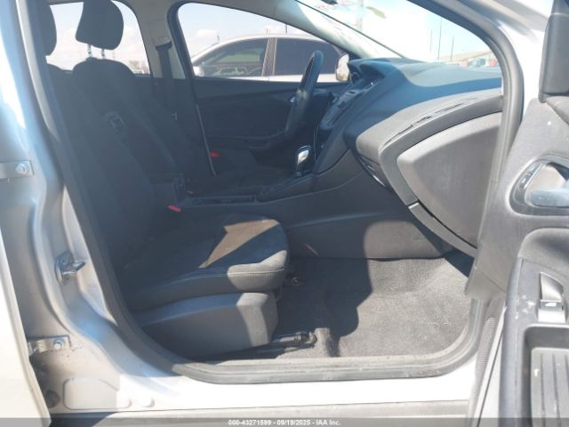 2015 FORD FOCUS 1FADP3F28FL205635 Photo 4