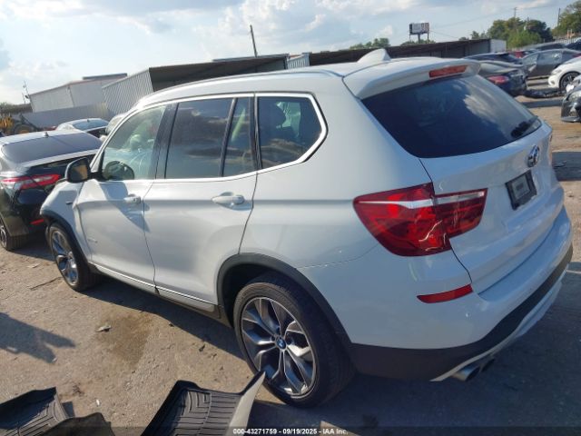 2015 BMW X3 5UXWX9C58F0D52464 Photo 2
