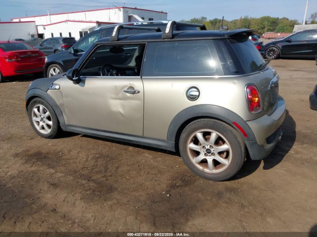 2009 MINI COOPER S WMWMF73549TW87234 Photo 2