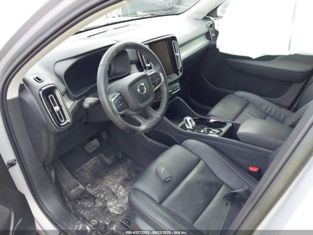 2023 VOLVO XC40 YV4L12UN9P2075643 Photo 4