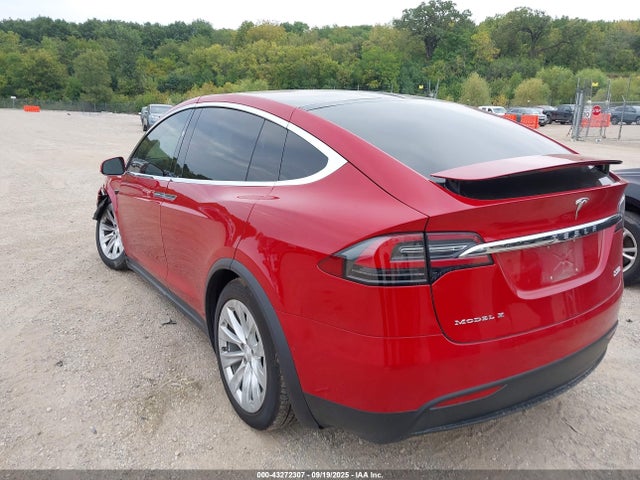 2017 TESLA MODEL X 5YJXCBE44HF053679 Photo 2
