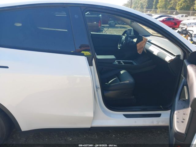 2022 TESLA MODEL Y 7SAYGDEF0NF399703 Photo 4