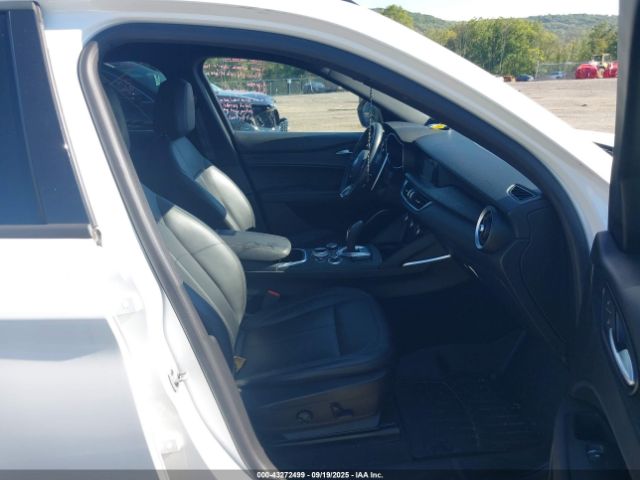 2022 ALFA ROMEO STELVIO ZASPAKAN7N7D39281 Photo 4