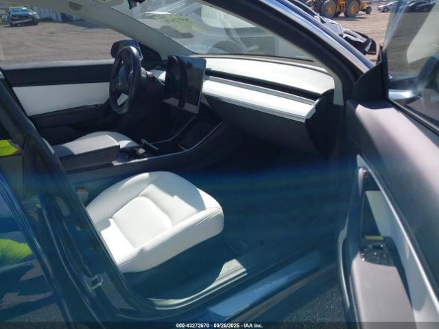 2018 TESLA MODEL 3 5YJ3E1EB4JF097771 Photo 4