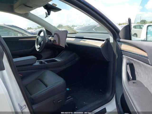 2023 TESLA MODEL Y 7SAYGDEE9PA103505 Photo 4