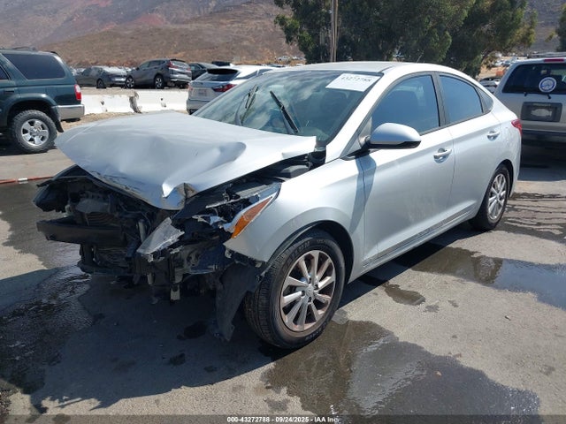 Hyundai 2018 2018 3KPC24A35JE034743 Image 2