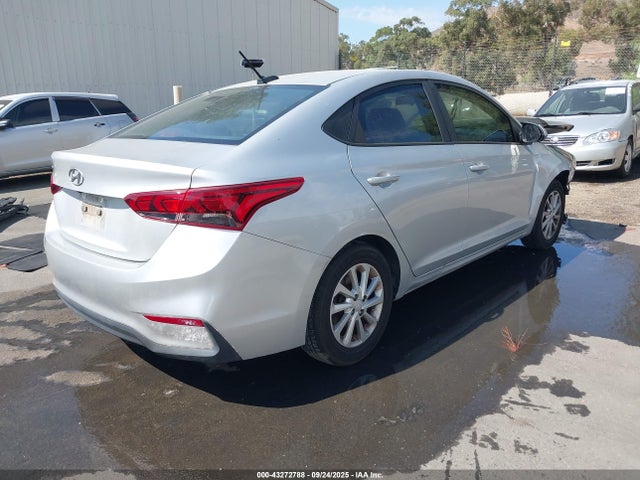 Hyundai 2018 2018 3KPC24A35JE034743 Image 4
