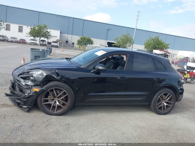 Porsche Macan 2022 WP1AA2A5XNLB06046 Image 14