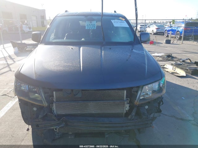 3C4PDCGGXJT475747 Dodge Journey Crossroad
