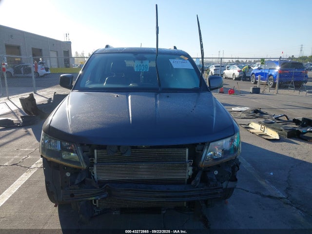 3C4PDCGGXJT475747 Dodge Journey Crossroad
