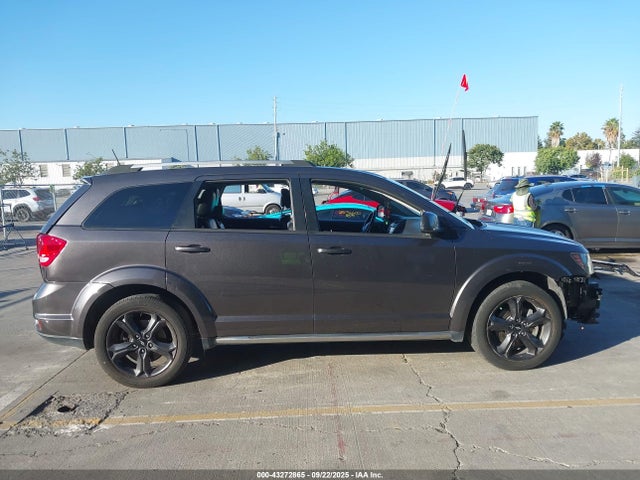 3C4PDCGGXJT475747 Dodge Journey Crossroad