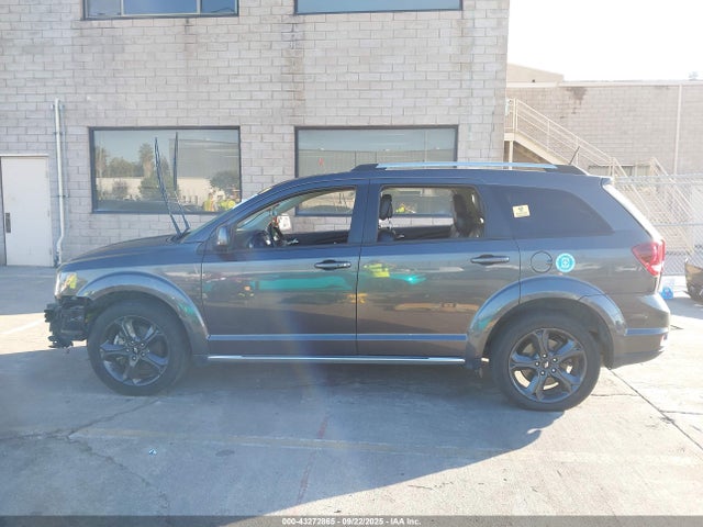 3C4PDCGGXJT475747 Dodge Journey Crossroad