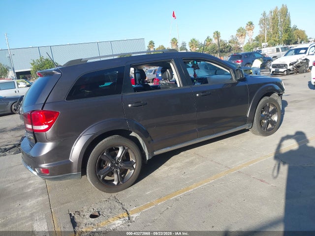 3C4PDCGGXJT475747 Dodge Journey Crossroad