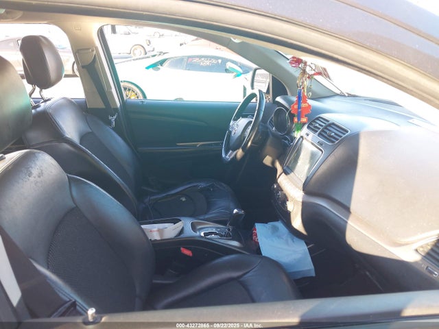 3C4PDCGGXJT475747 Dodge Journey Crossroad