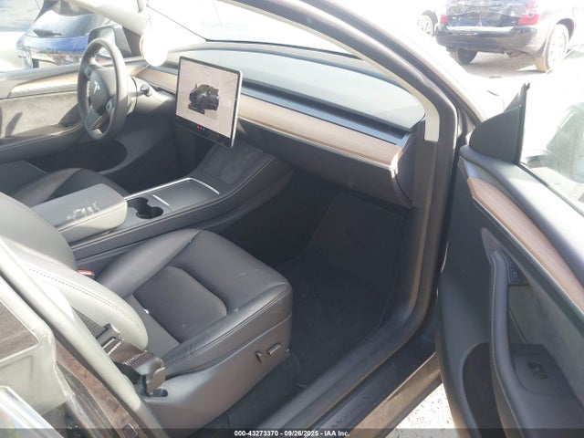 2025 TESLA MODEL Y 7SAYGDED0SF253005 Photo 4