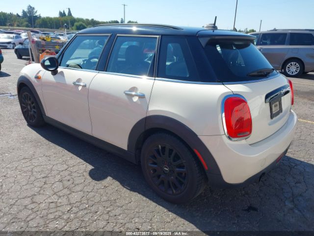 2016 MINI HARDTOP WMWXU1C58G2D09875 Photo 2