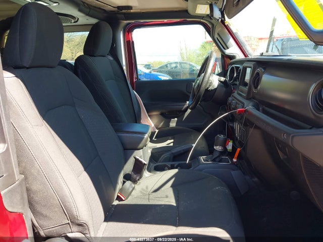 1C4GJXAN2MW857700 Jeep 2021