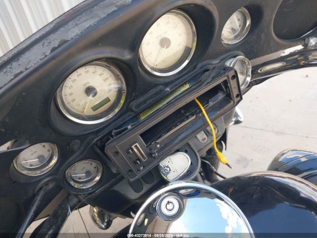 2010 HARLEY-DAVIDSON FLHX 1HD1KB415AB659029 Photo 6