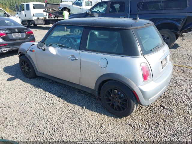 2006 MINI COOPER WMWRC33566TK67106 Photo 2