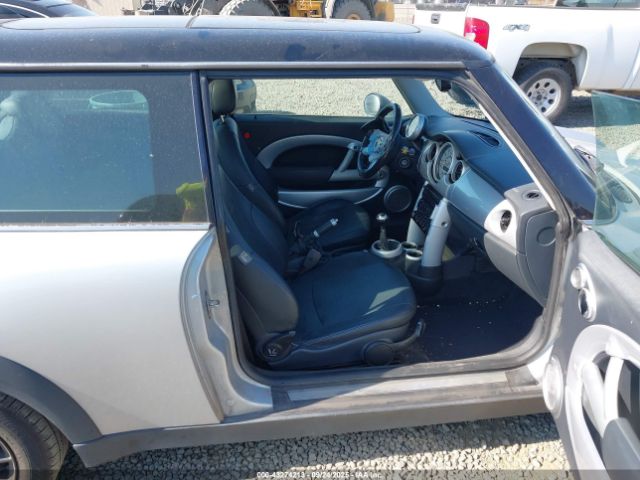 2006 MINI COOPER WMWRC33566TK67106 Photo 4