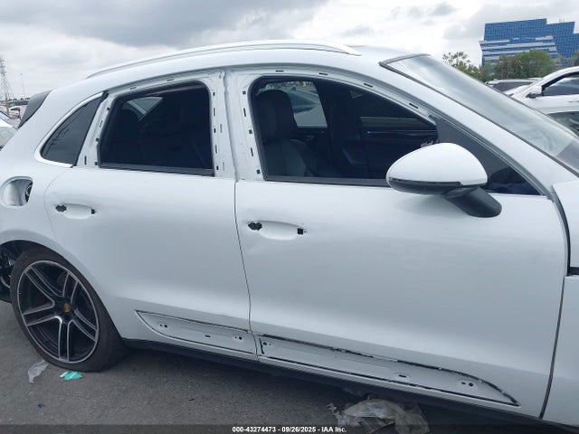 Porsche Macan 2021 WP1AB2A55MLB32131 Image 17