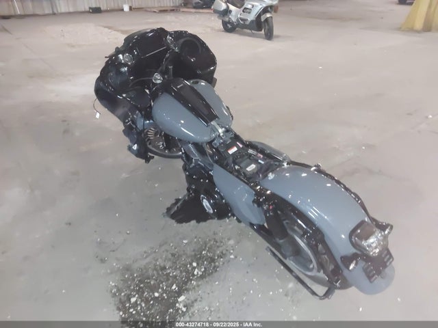 2022 HARLEY-DAVIDSON FLTRXST 1HD1ACL18NB643052 Photo 2