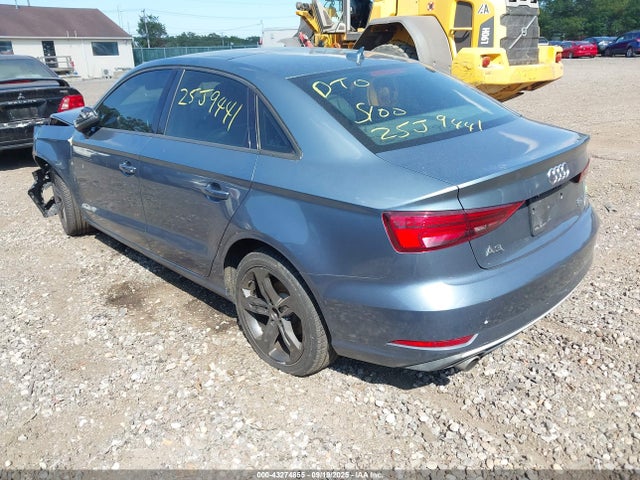 2017 AUDI A3 WAUB8GFF1H1044727 Photo 2