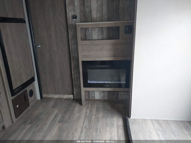 5ZT2XLSBXNZ794043 Forest River 27lrle1