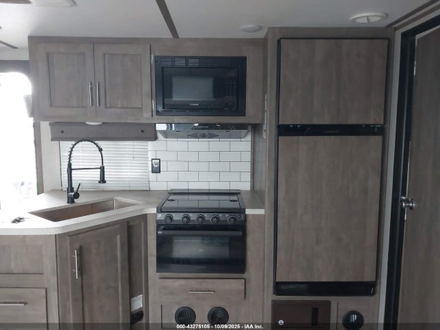5ZT2XLSBXNZ794043 Forest River 27lrle1