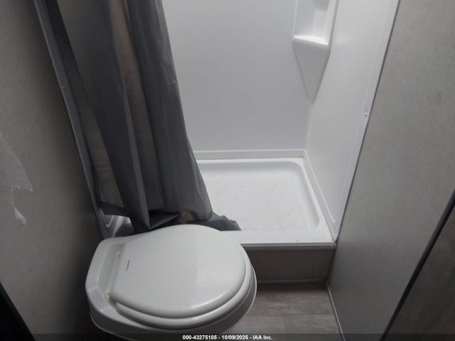 5ZT2XLSBXNZ794043 Forest River 27lrle1