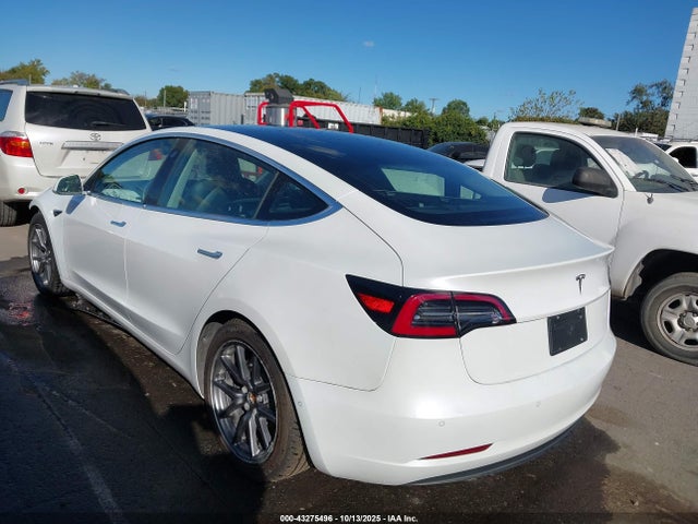 2019 TESLA MODEL 3 5YJ3E1EA0KF415992 Photo 2