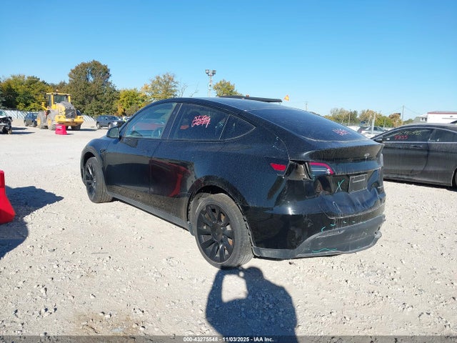 2023 TESLA MODEL Y 7SAYGDEE2PF851838 Photo 2