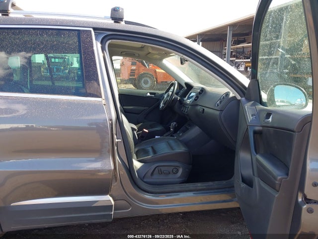 WVGVV7AX9HK038527 Volkswagen Tiguan 2.0t Sel