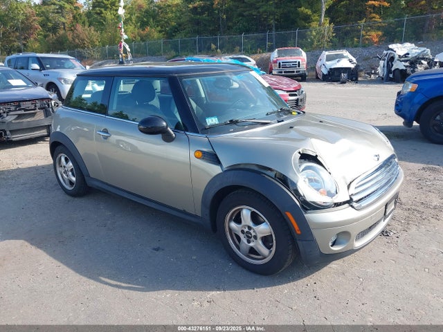 2010 MINI COOPER WMWMF3C52ATZ22906