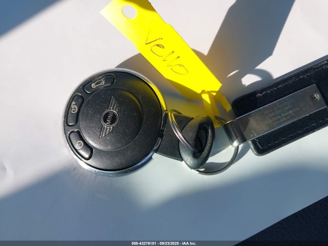 2010 MINI COOPER WMWMF3C52ATZ22906 Photo 10