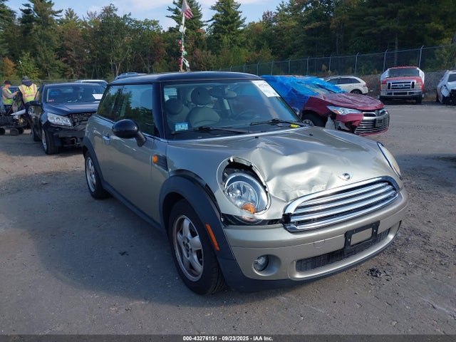 2010 MINI COOPER WMWMF3C52ATZ22906 Photo 5