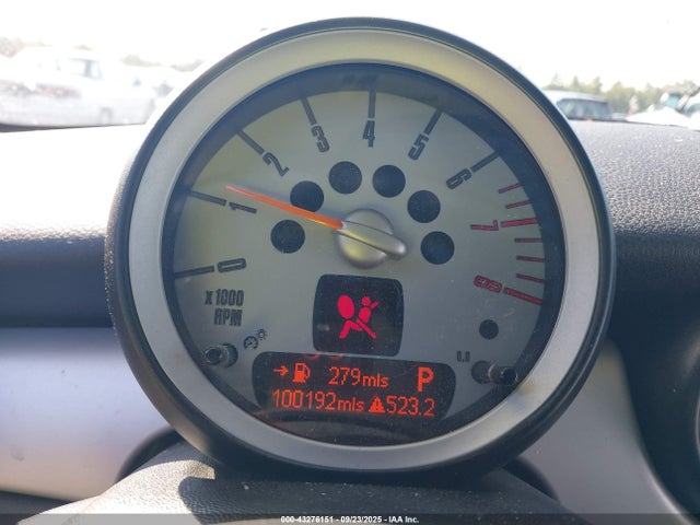 2010 MINI COOPER WMWMF3C52ATZ22906 Photo 6