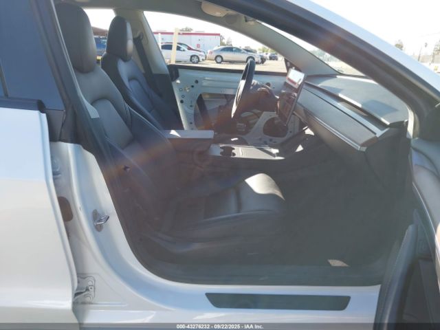 2022 TESLA MODEL 3 5YJ3E1EB4NF173723 Photo 4