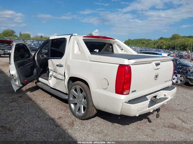 2010 CADILLAC ESCALADE EXT 3GYVKMEF5AG178028 Photo 2