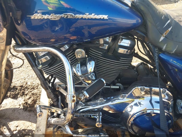 2017 HARLEY-DAVIDSON FLTRX 1HD1KHC17HB683377 Photo 8